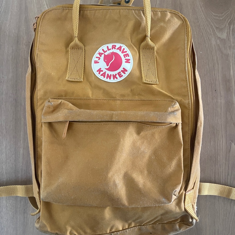 FJALLRAVEN Kanken 15 Laptop Backpack